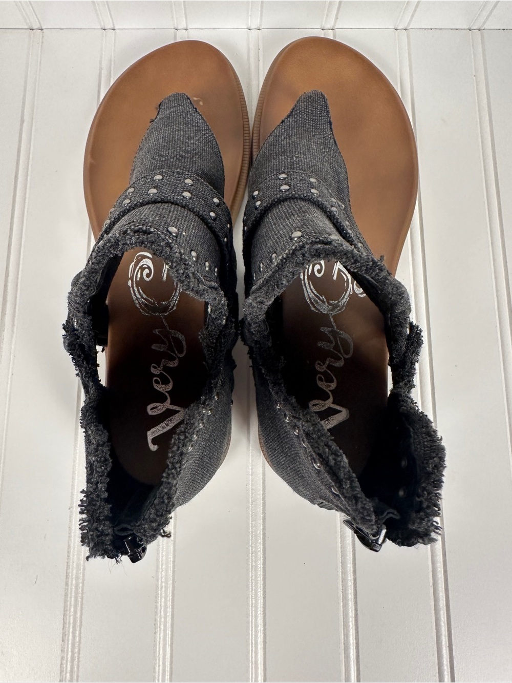 Very G Black Studded Canvas Thong Sandals with Brown Footbed - Picture 4 of 6